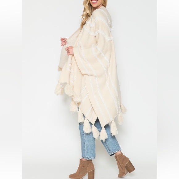 07 Fabulous Boho Sweater Fringe Kimono - Picture 4 of 6